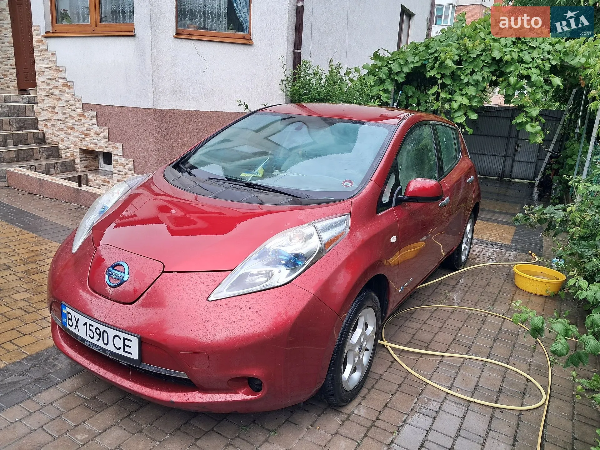Nissan Leaf, 2011