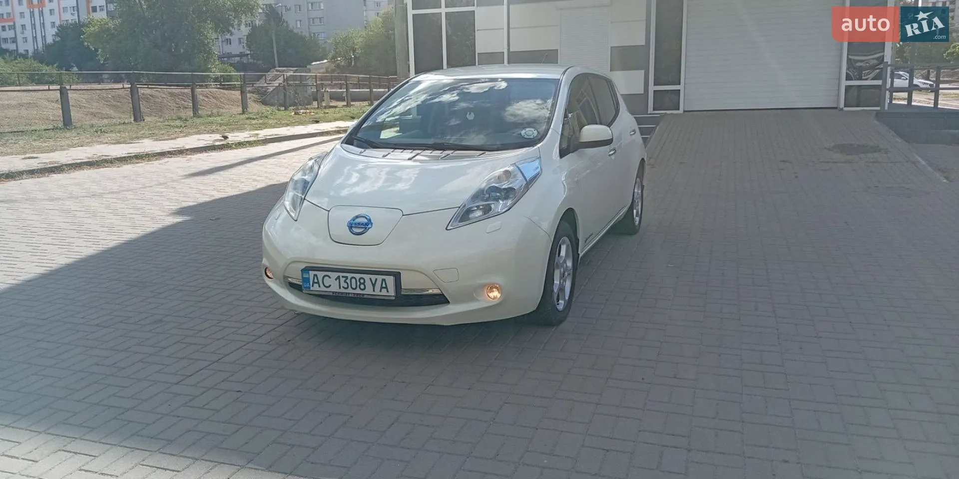 Nissan Leaf 2011 — 1