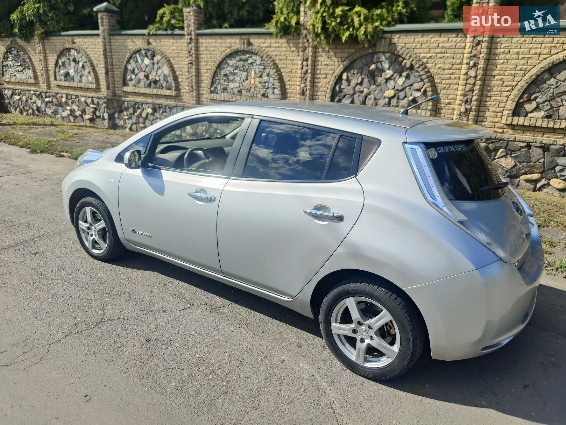 Nissan Leaf, 2011