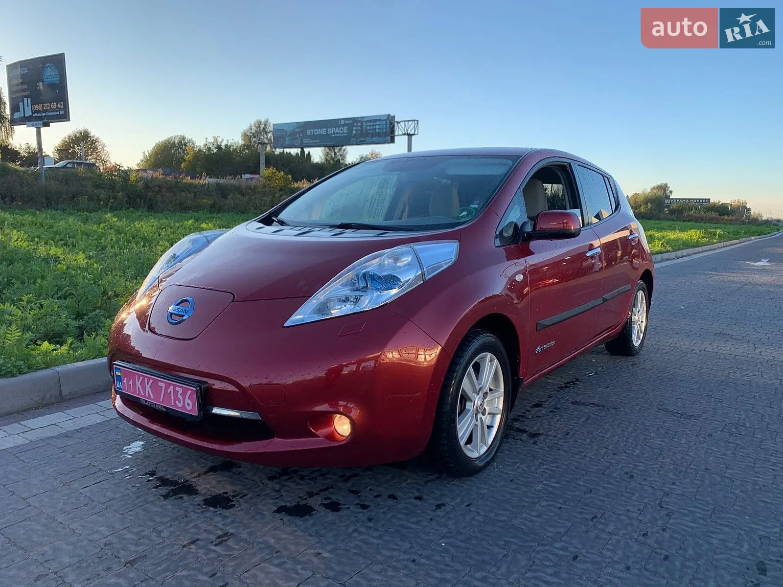 Nissan Leaf, 2011