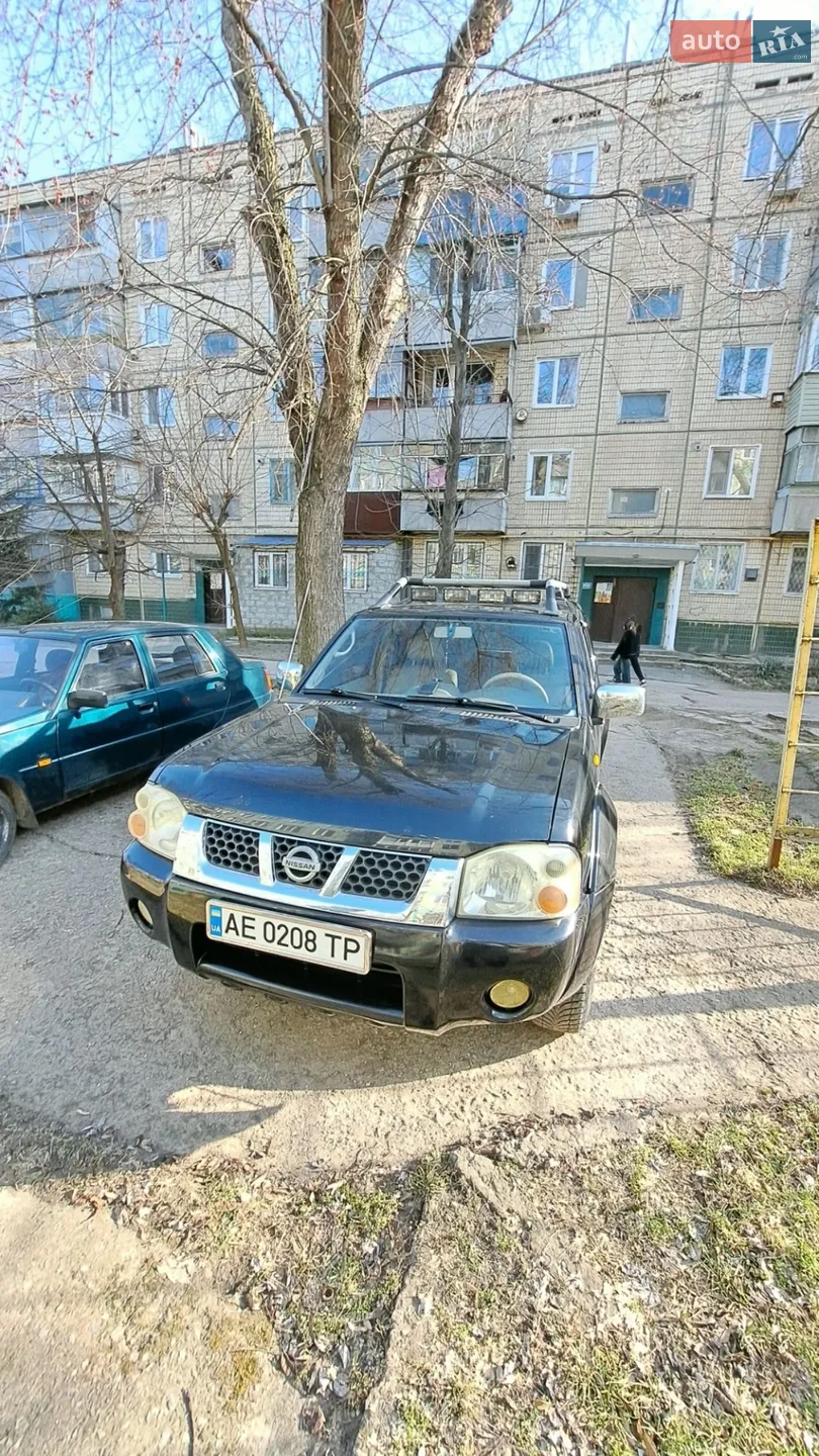 Nissan Paladin, 2005