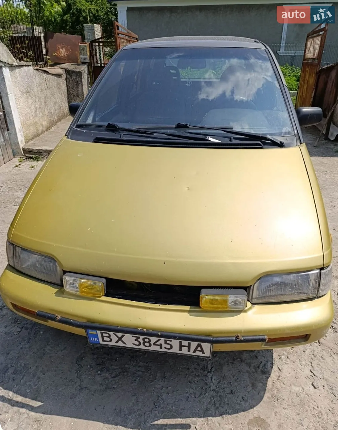 Nissan Prairie, 1992