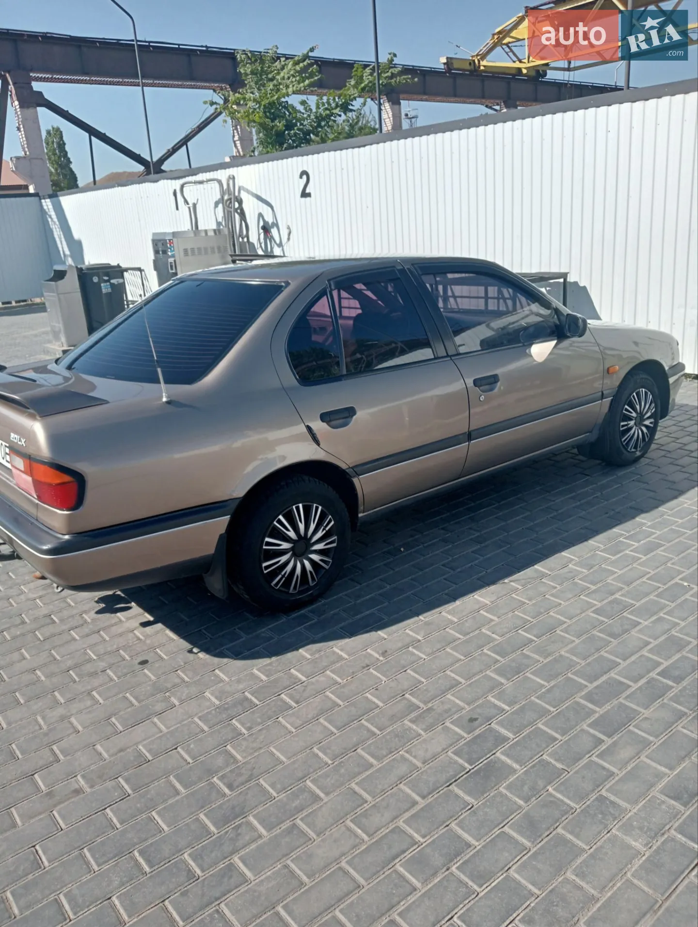 Nissan Primera, 1990