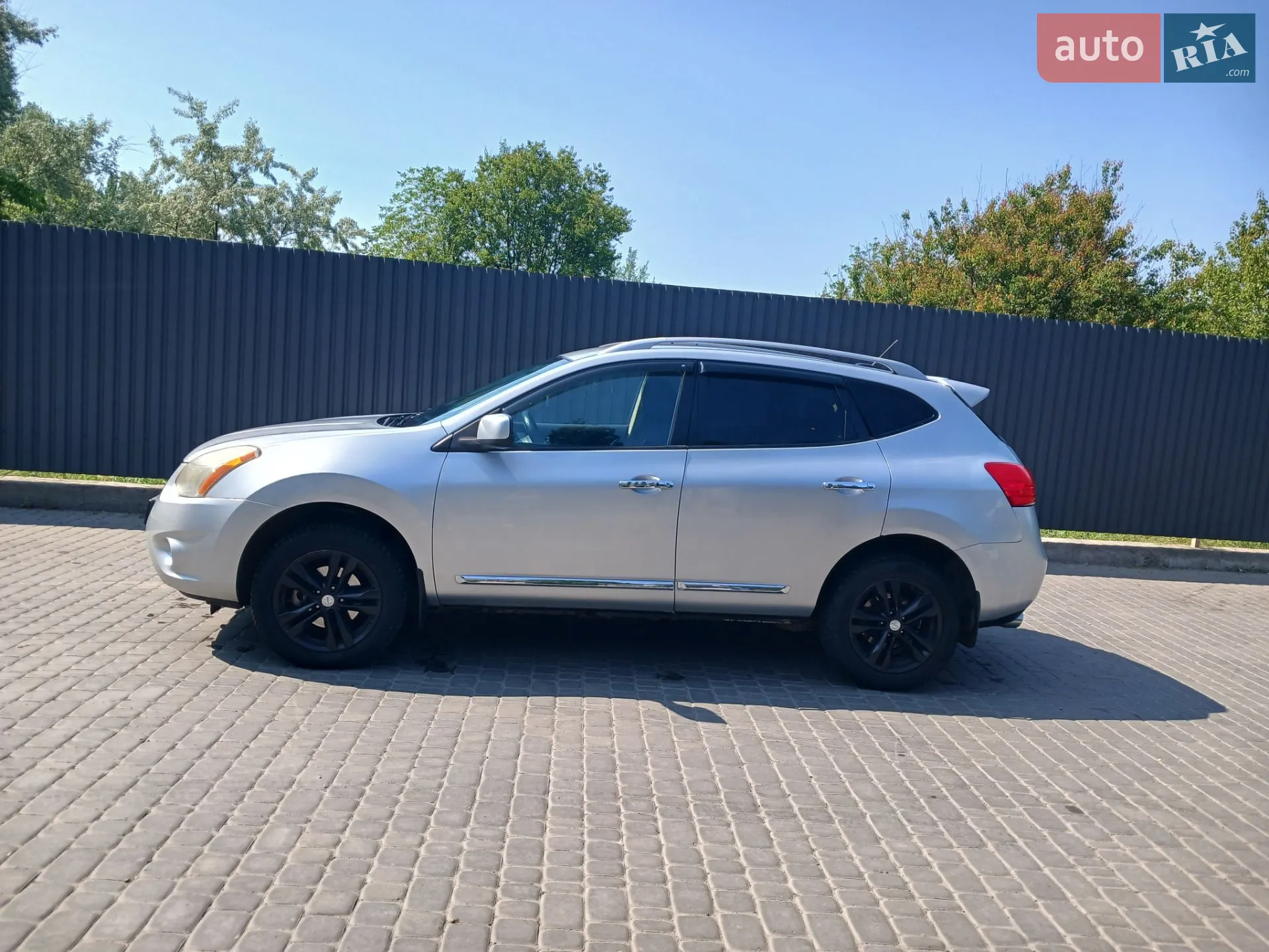 Nissan Rogue, 2011