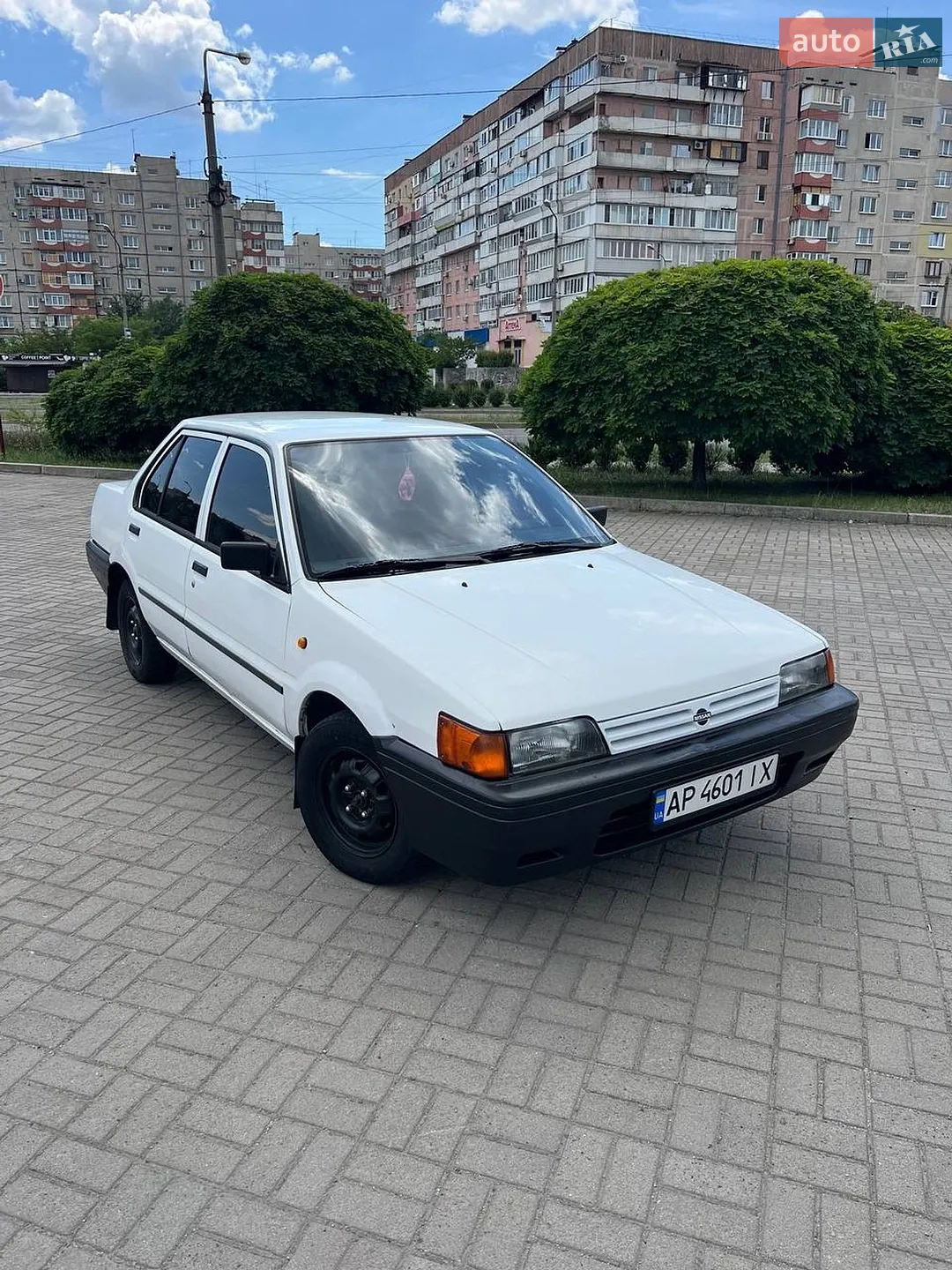 Nissan Sunny, 1990