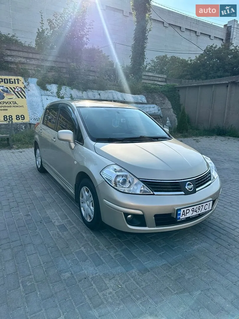 Nissan TIIDA, 2011