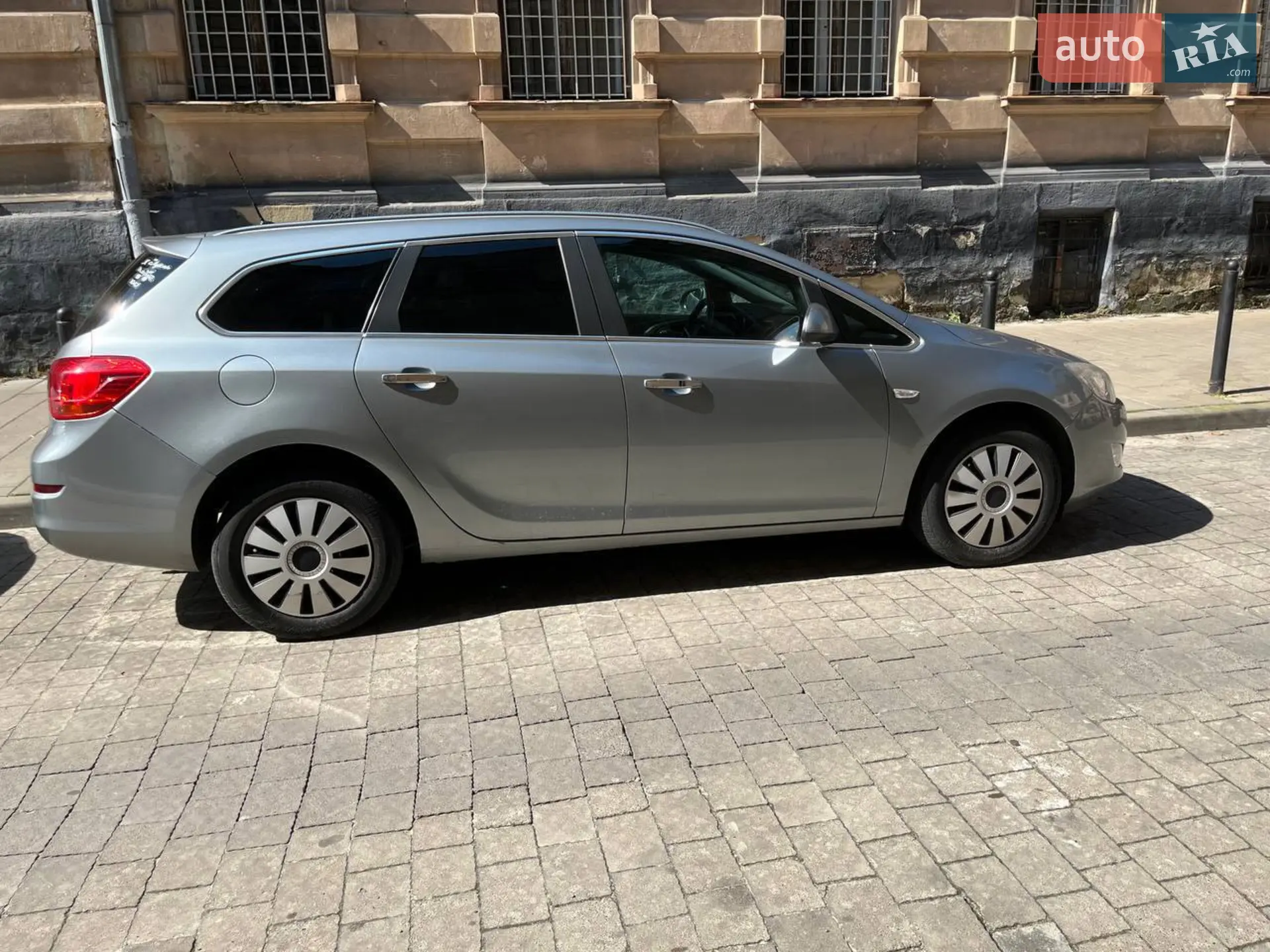 Opel Astra, 2011