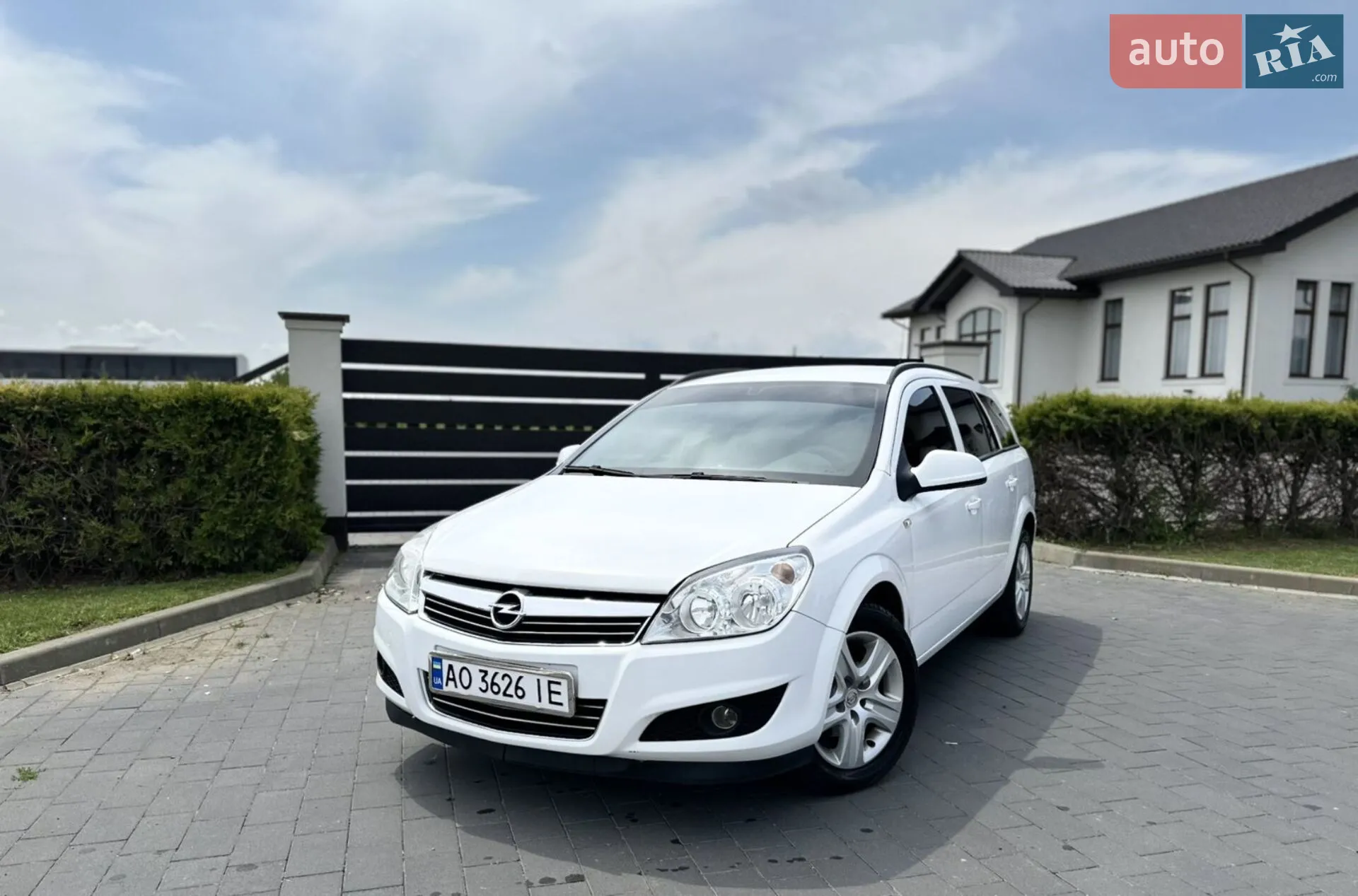 Opel Astra, 2010
