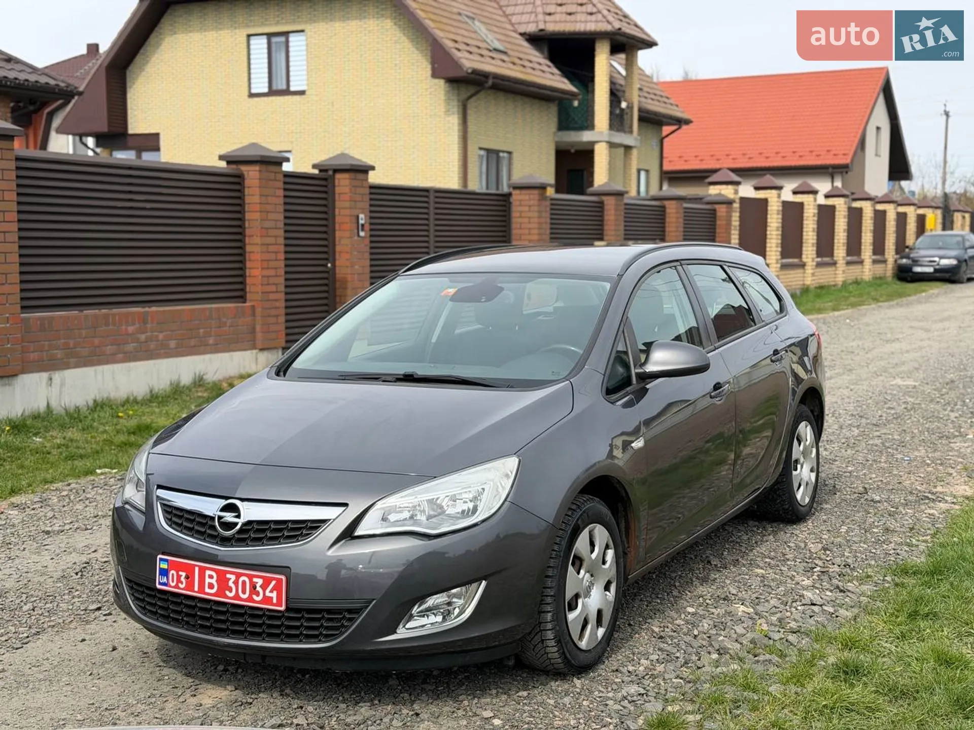 Opel Astra, 2011