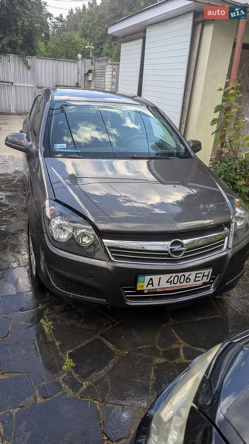 Opel Astra, 2011