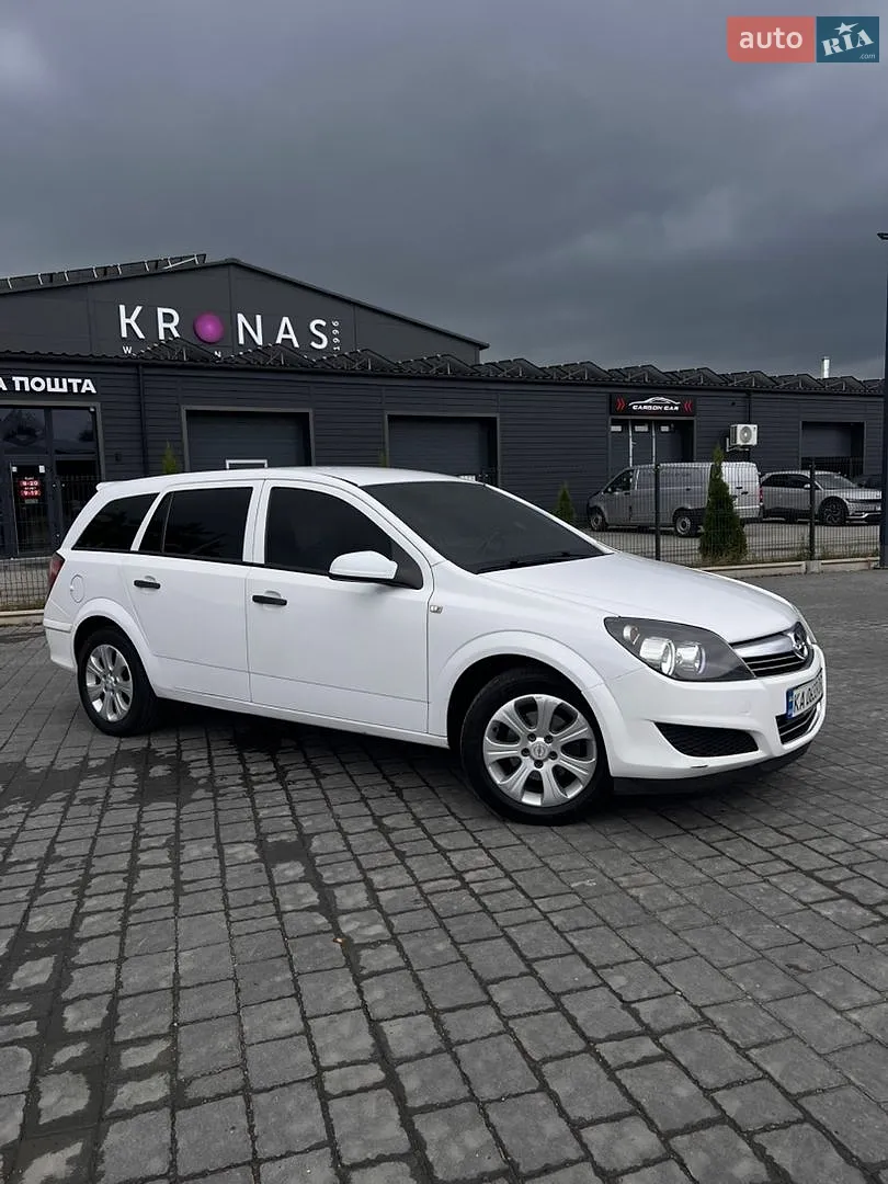 Opel Astra, 2010