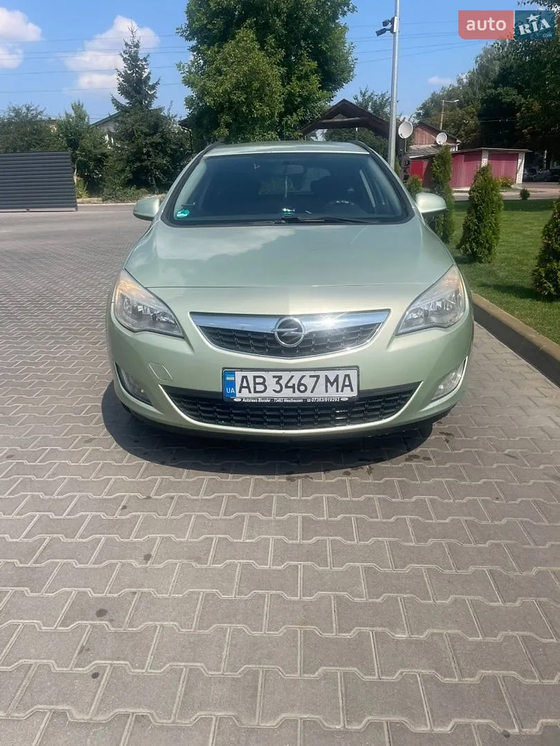 Opel Astra, 2011