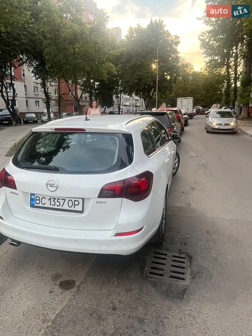 Opel Astra, 2012