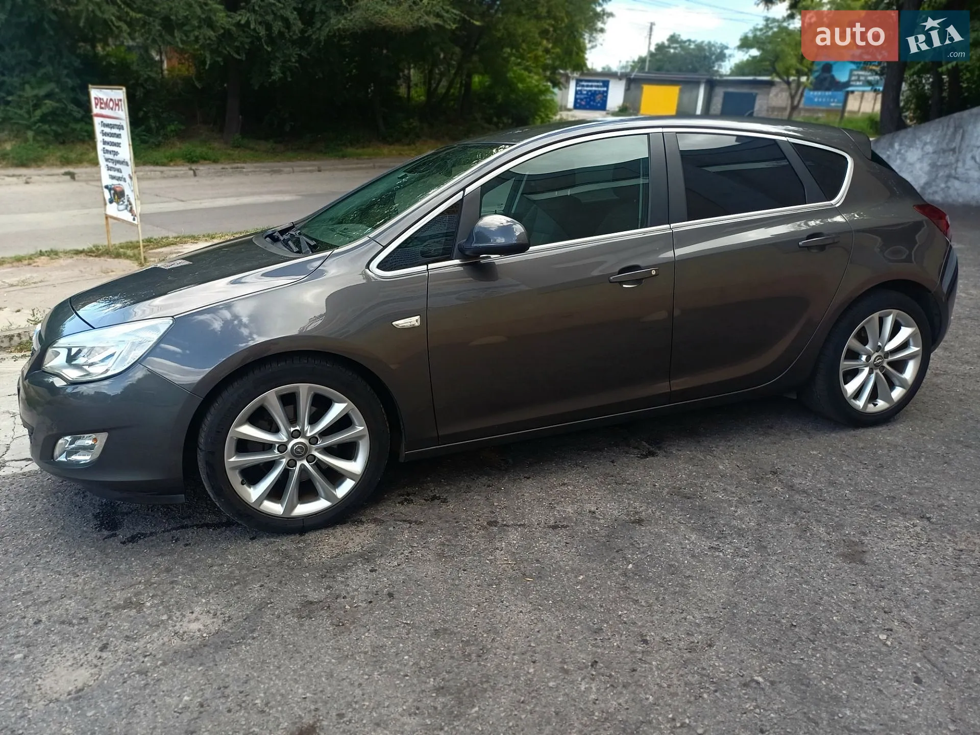 Opel Astra, 2011