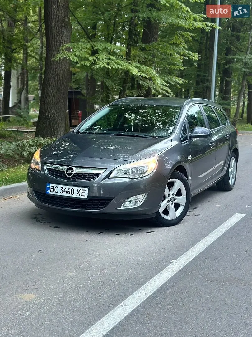 Opel Astra, 2011