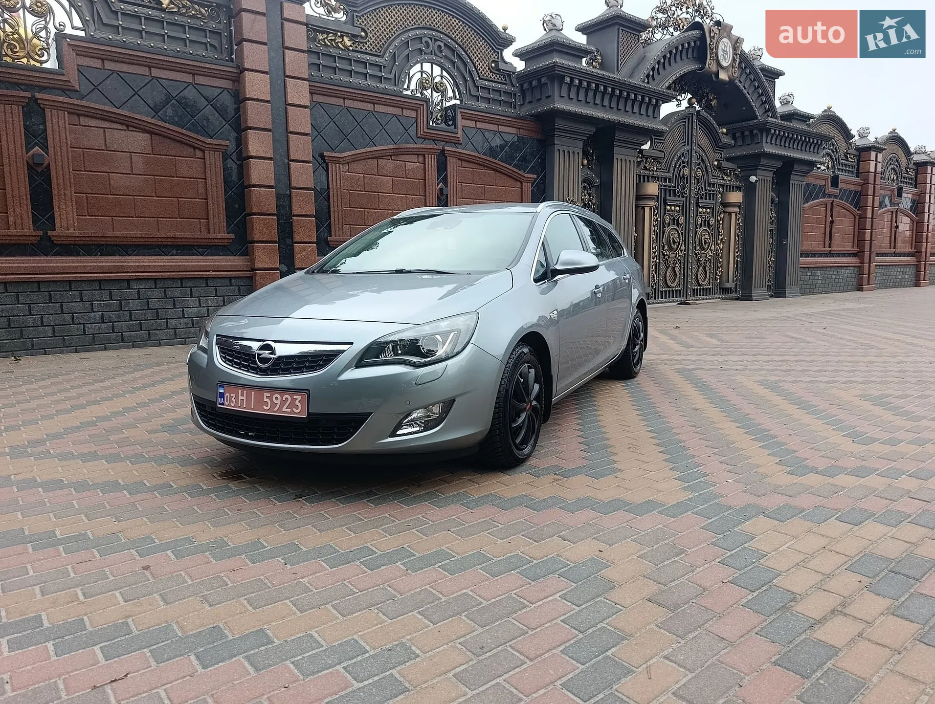 Opel Astra, 2011