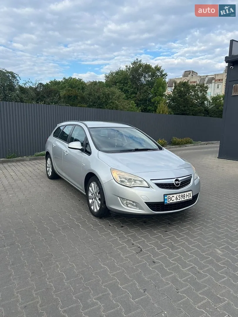 Opel Astra, 2011