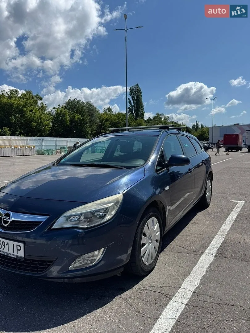 Opel Astra, 2011