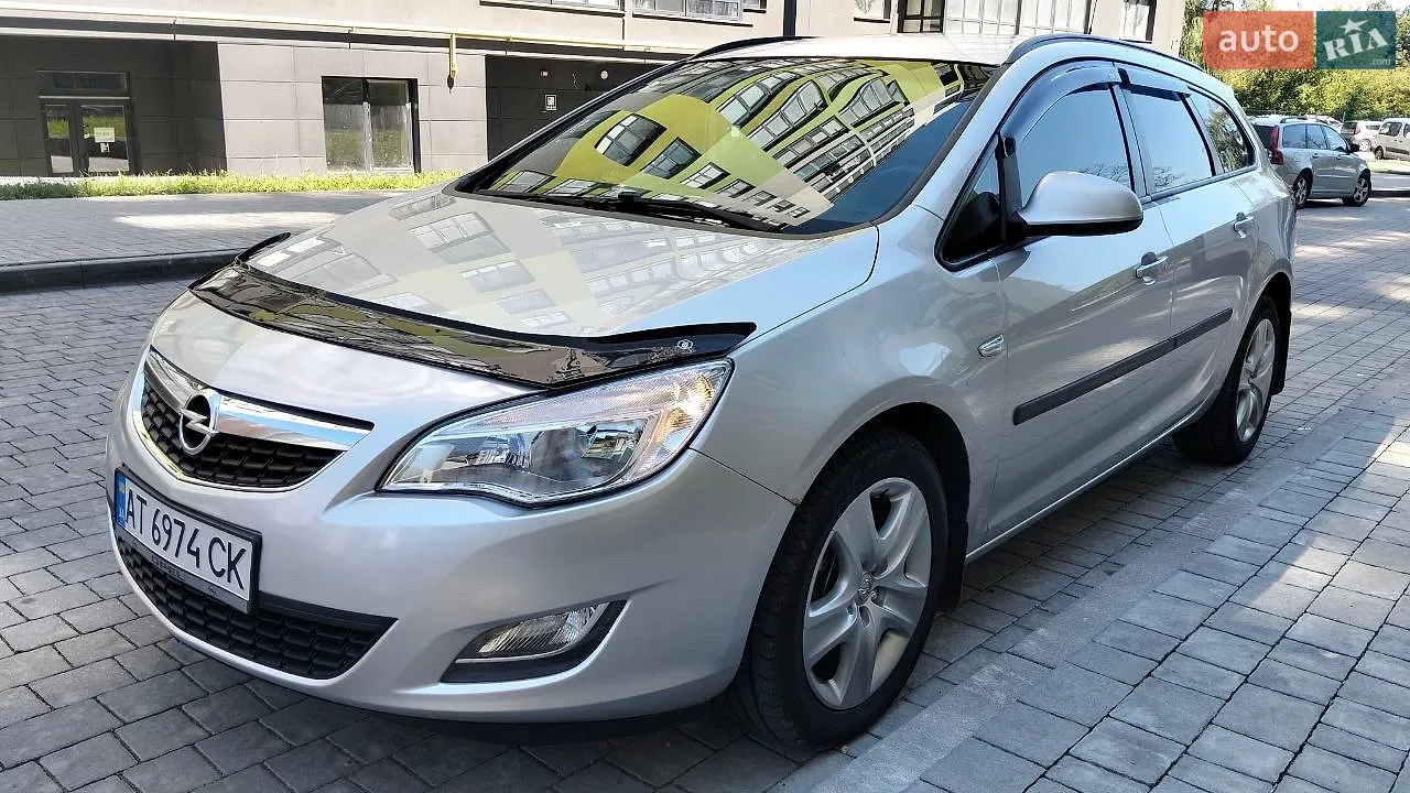 Opel Astra, 2011