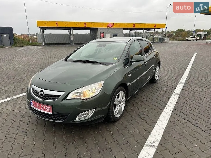 Opel Astra, 2011
