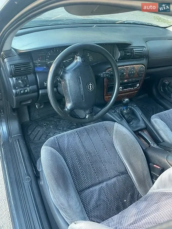 Opel Omega, 2000