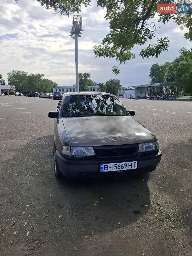 Opel Vectra, 1990