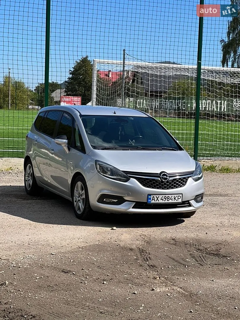 Opel Zafira Tourer 2017 — 1