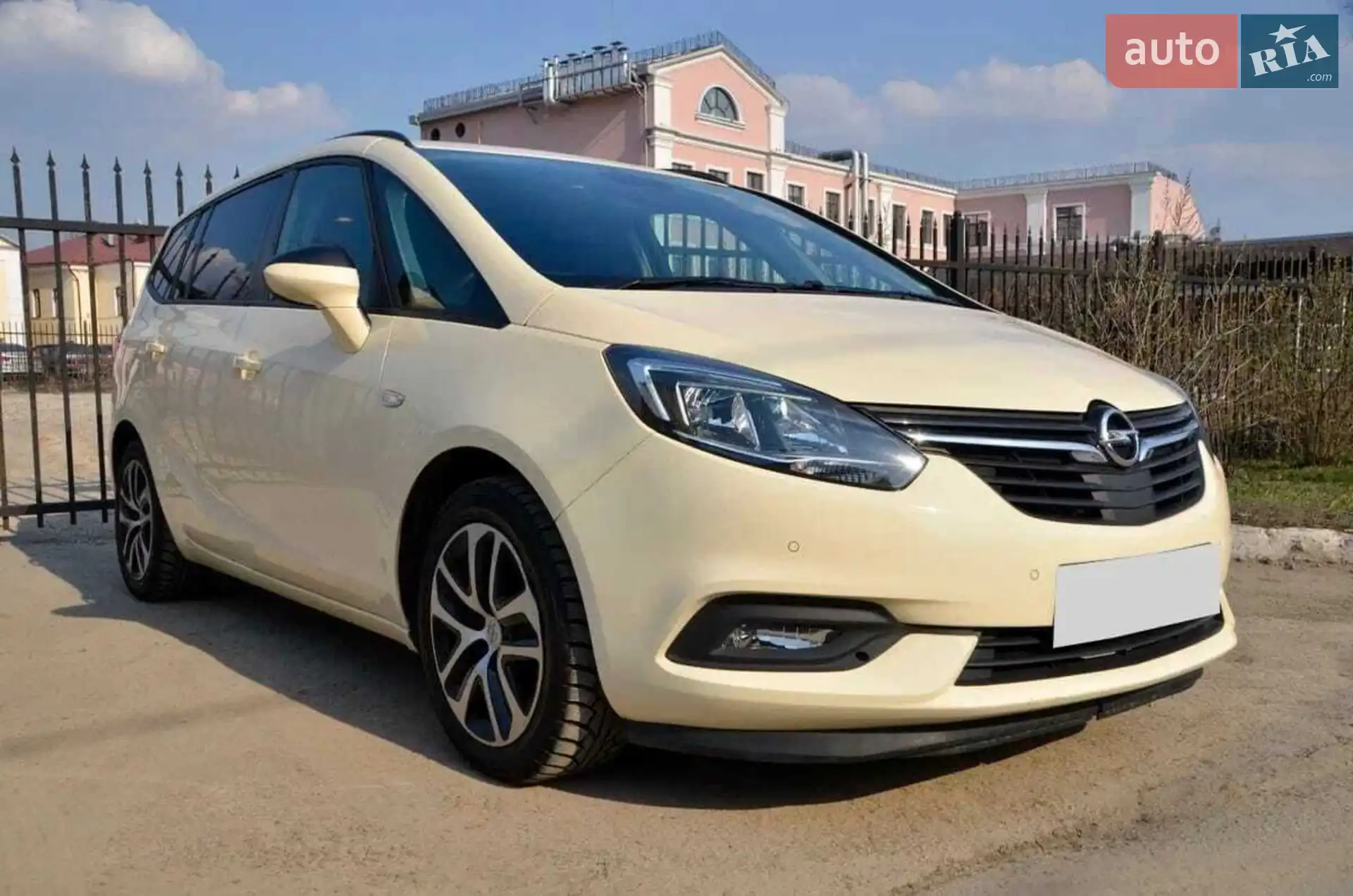 Opel Zafira, 2017