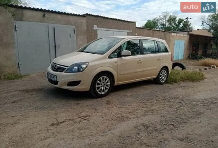 Opel Zafira 2013 — 1
