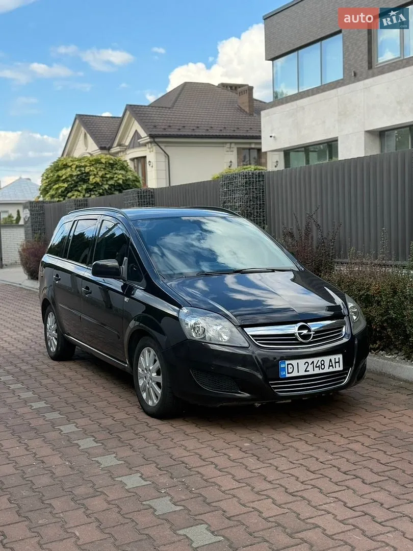 Opel Zafira, 2011