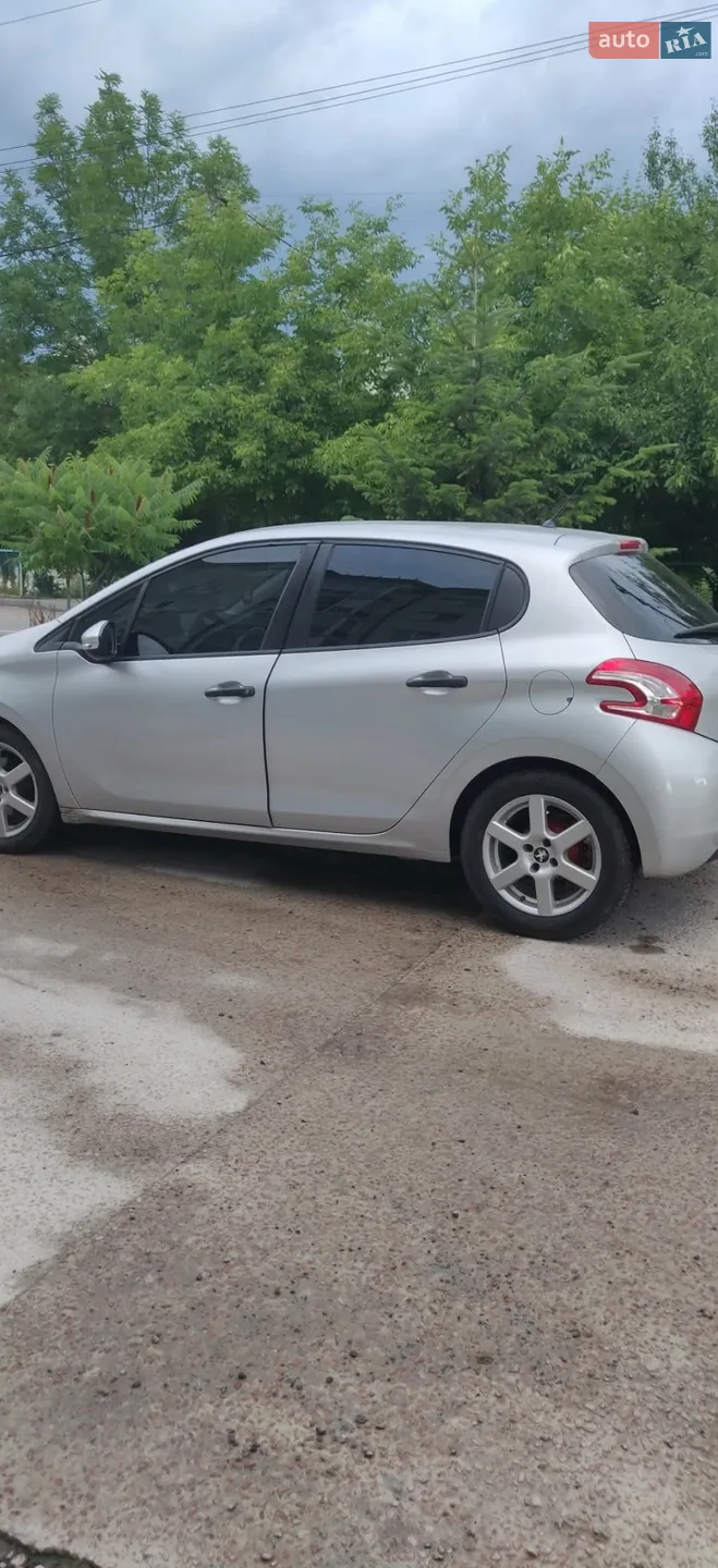 Peugeot 208, 2013