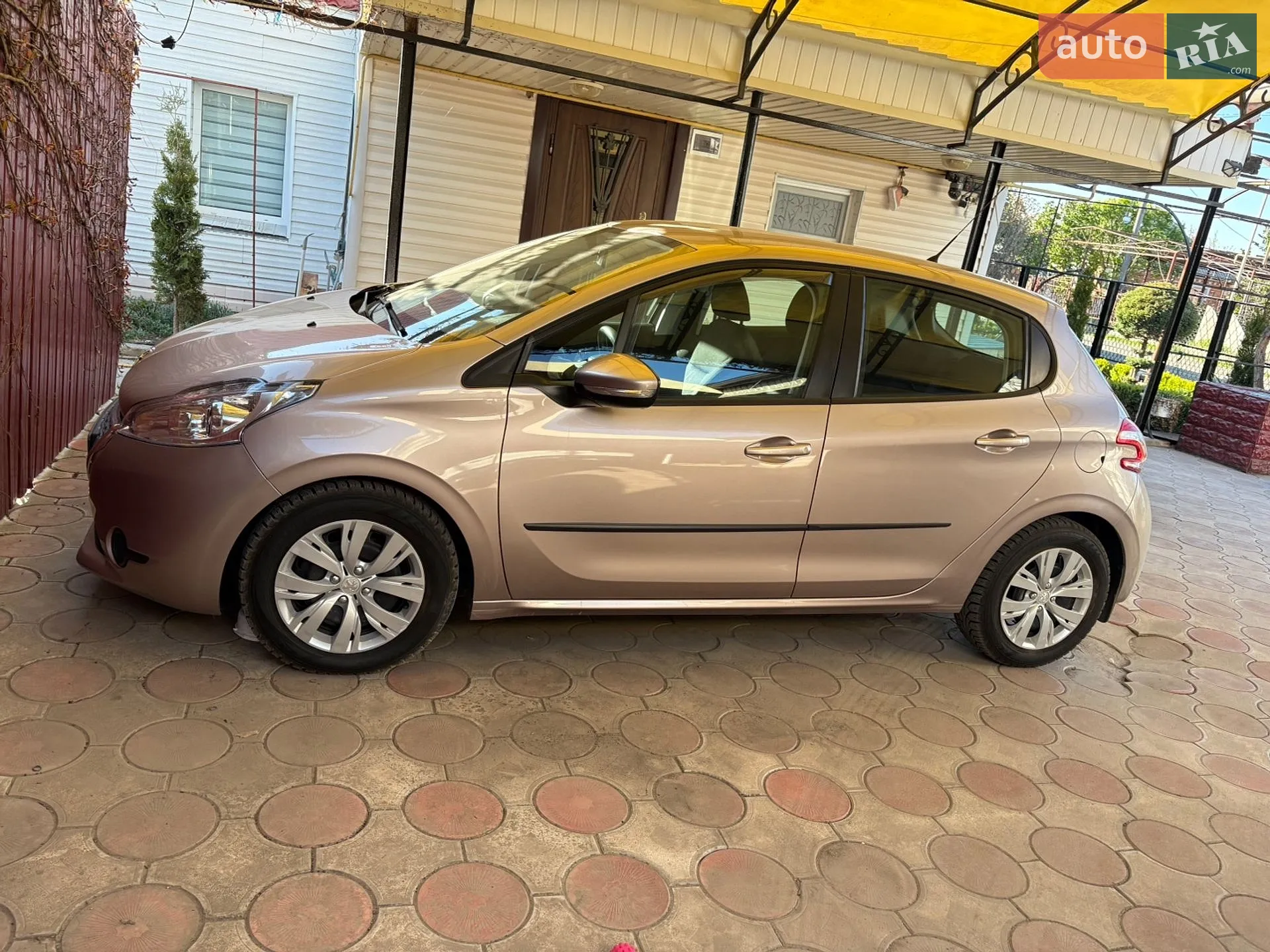 Peugeot 208, 2013
