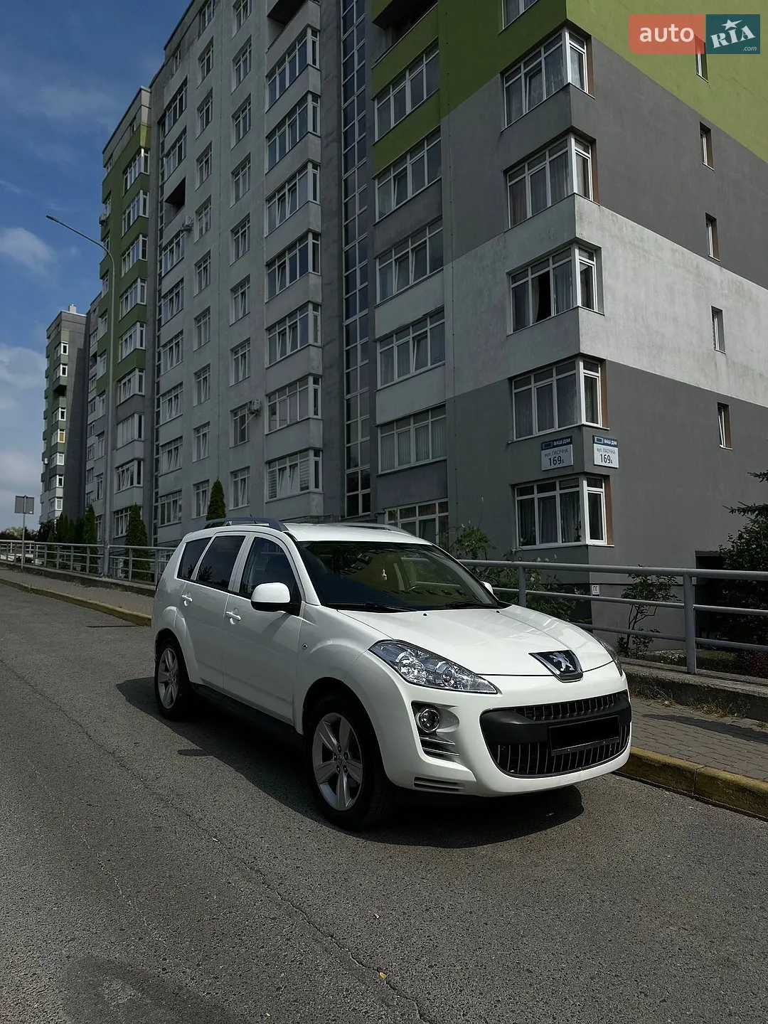 Peugeot 4007, 2011