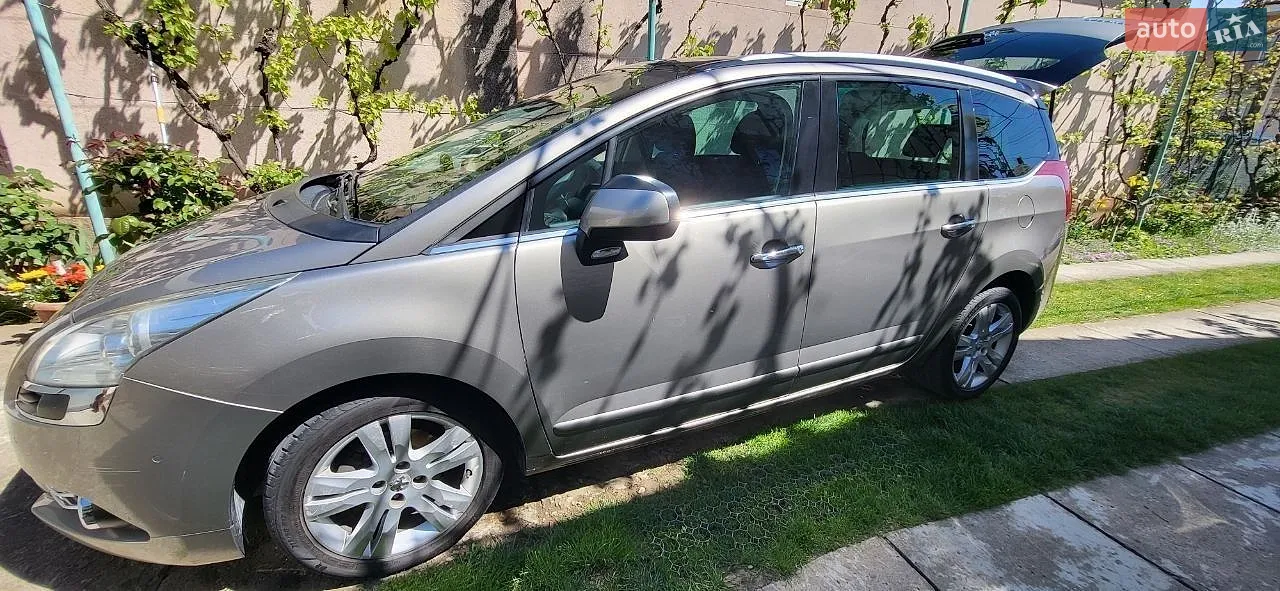 Peugeot 5008, 2011