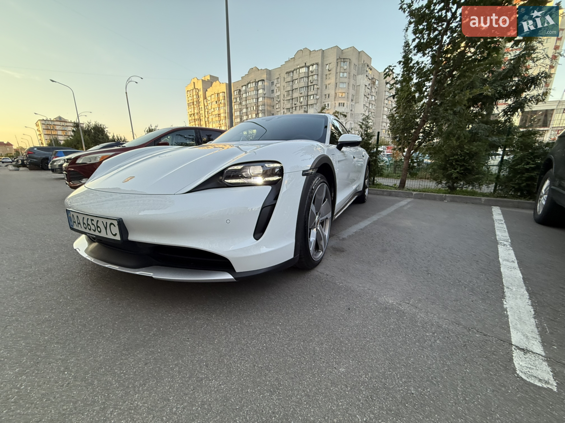 Porsche Taycan Cross Turismo, 2021