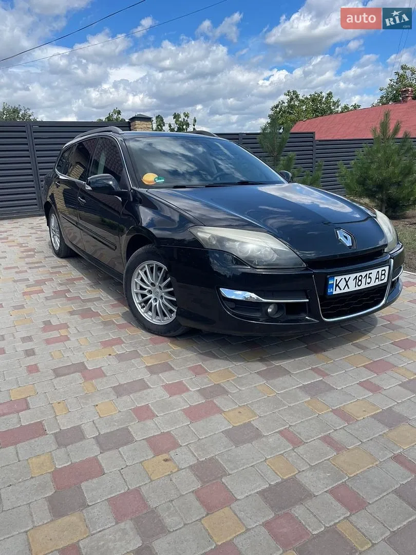 Renault Laguna, 2011