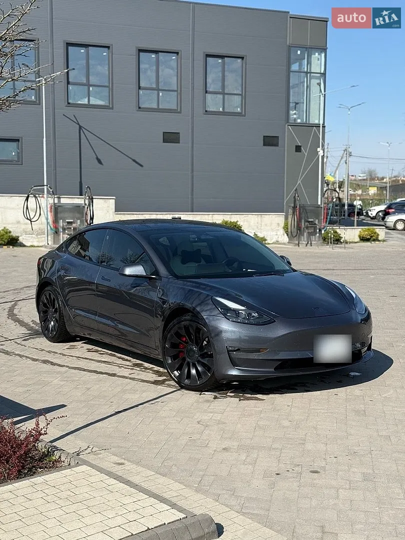 Tesla Model 3, 2022