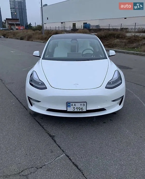 Tesla Model 3, 2022