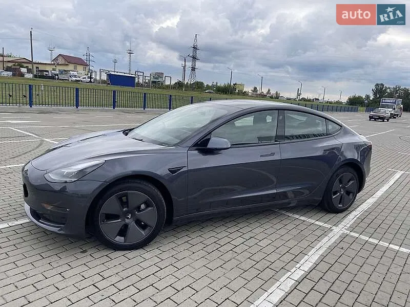 Tesla Model 3, 2021
