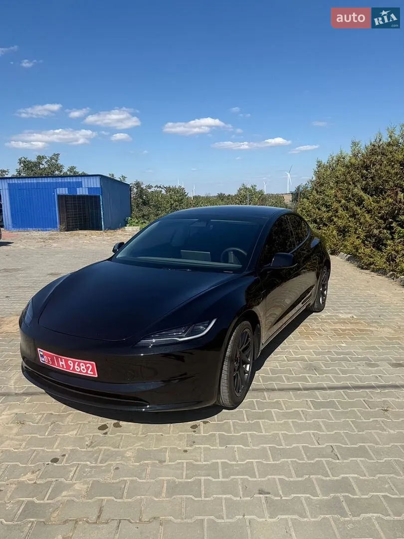 Tesla Model 3, 2025