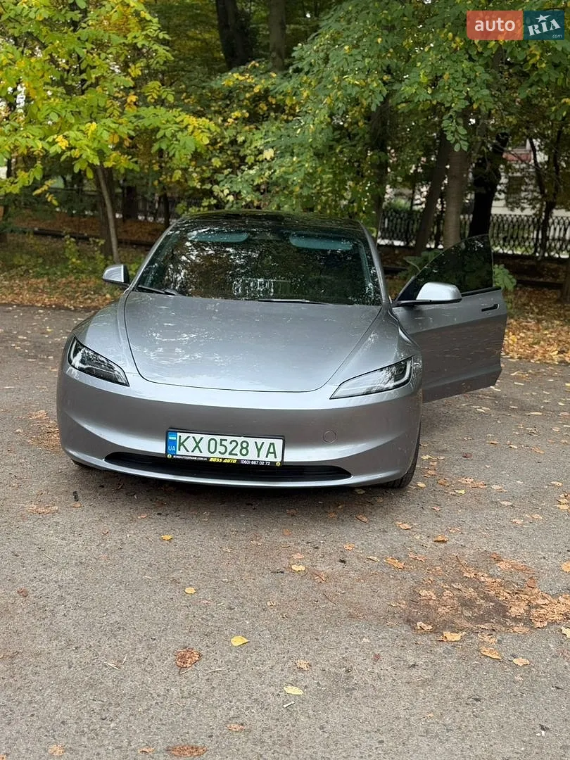 Tesla Model 3, 2025