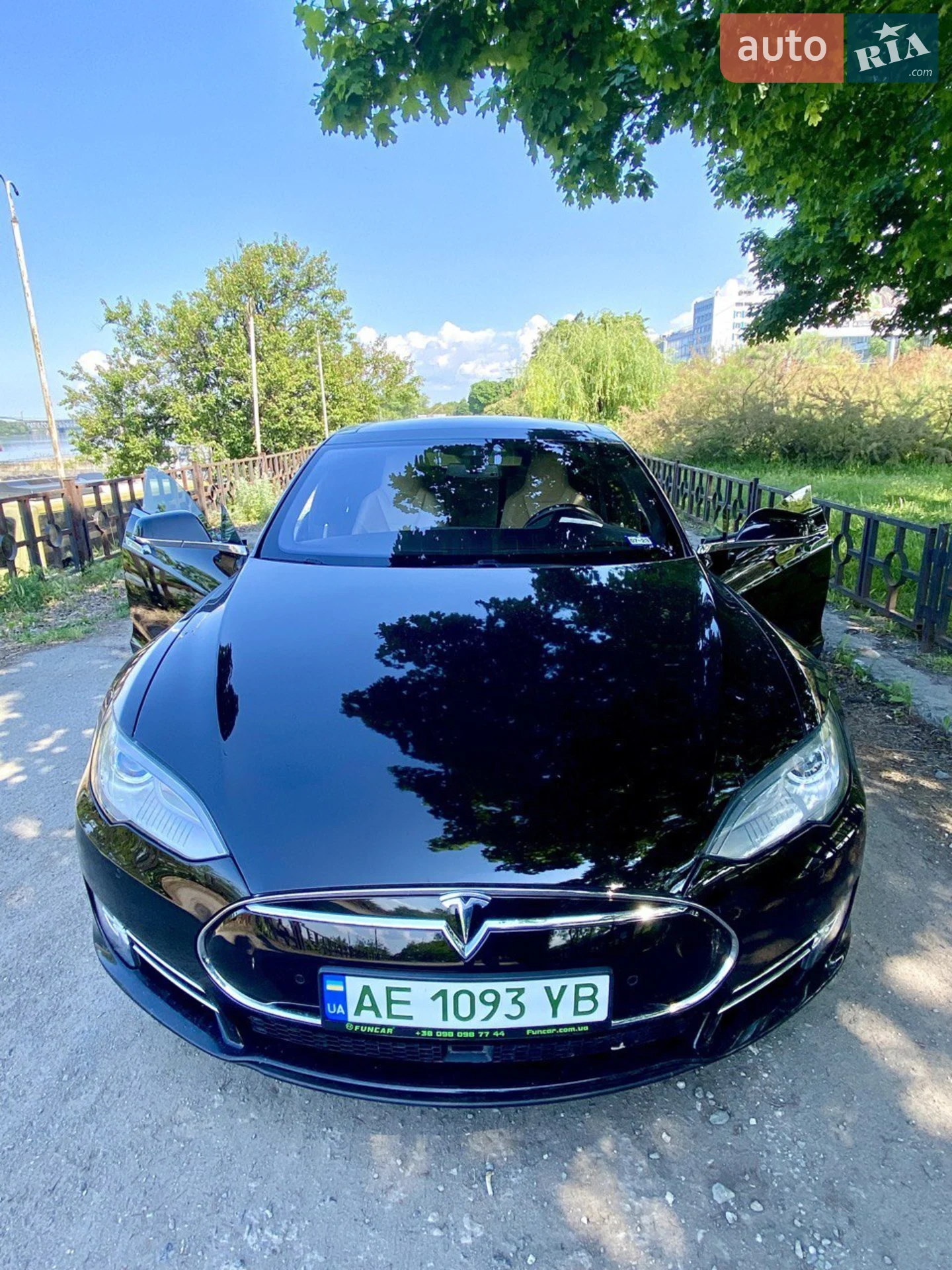 Tesla Model S, 2015