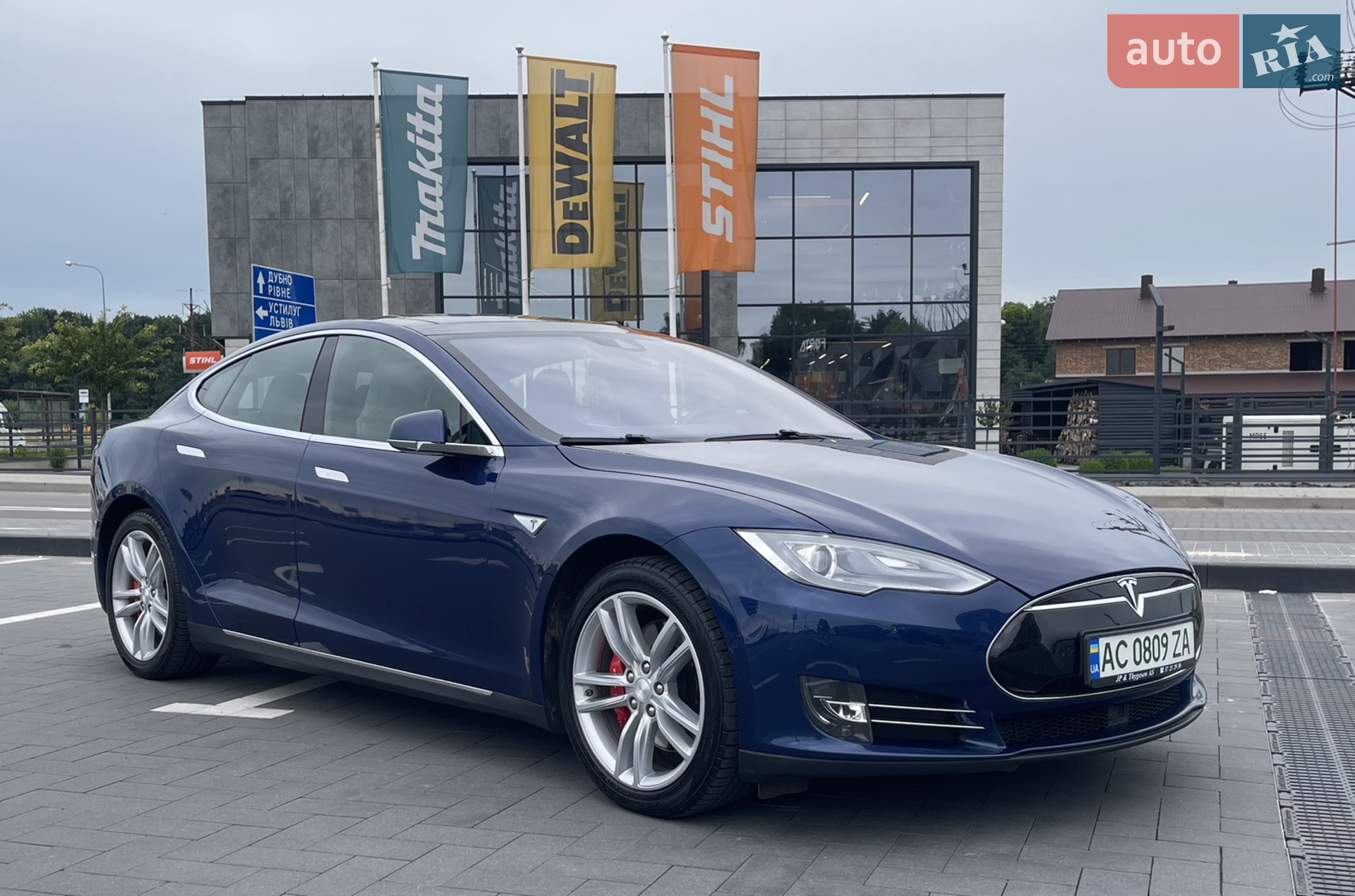 Tesla Model S, 2015