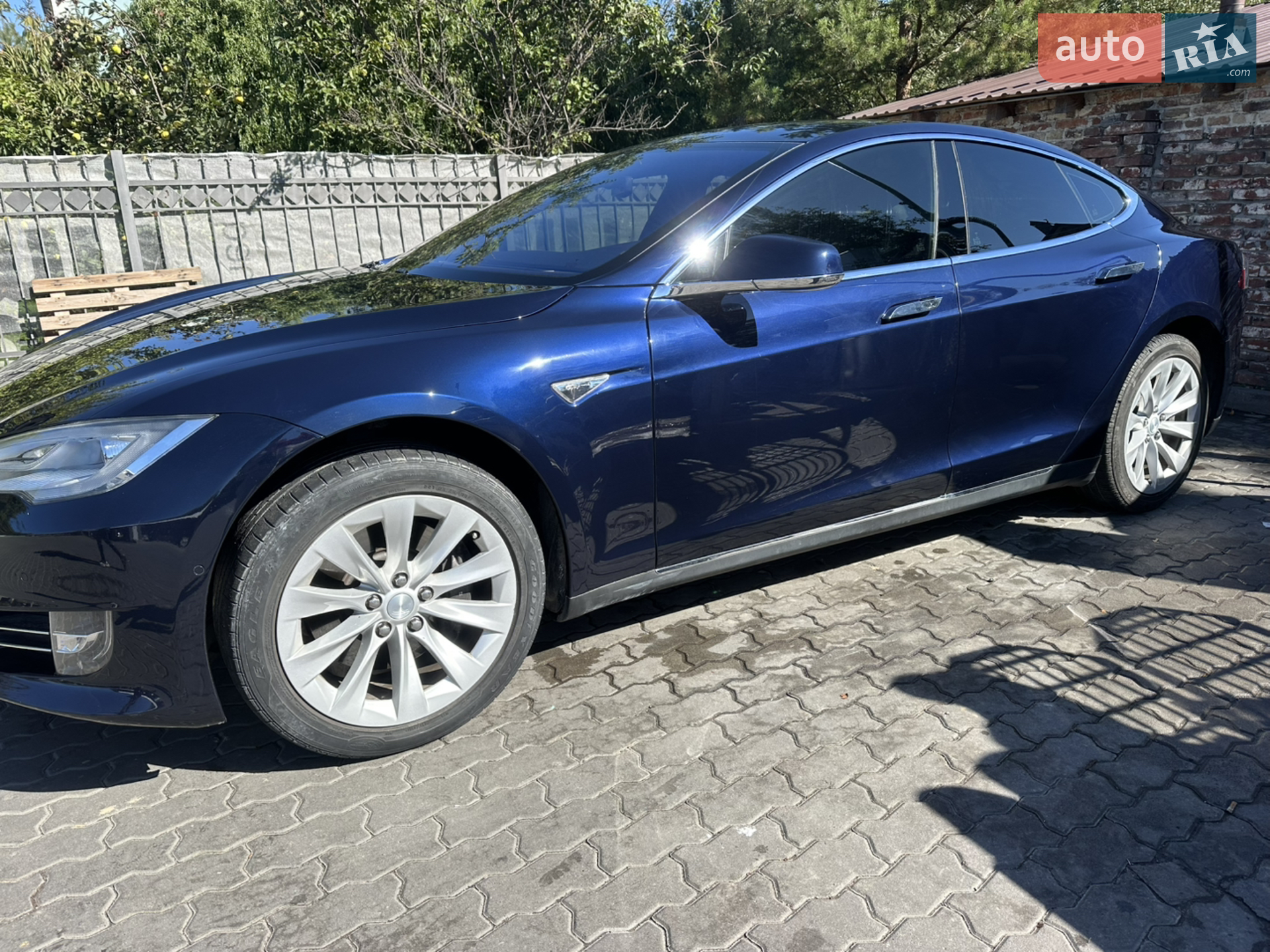 Tesla Model S, 2015