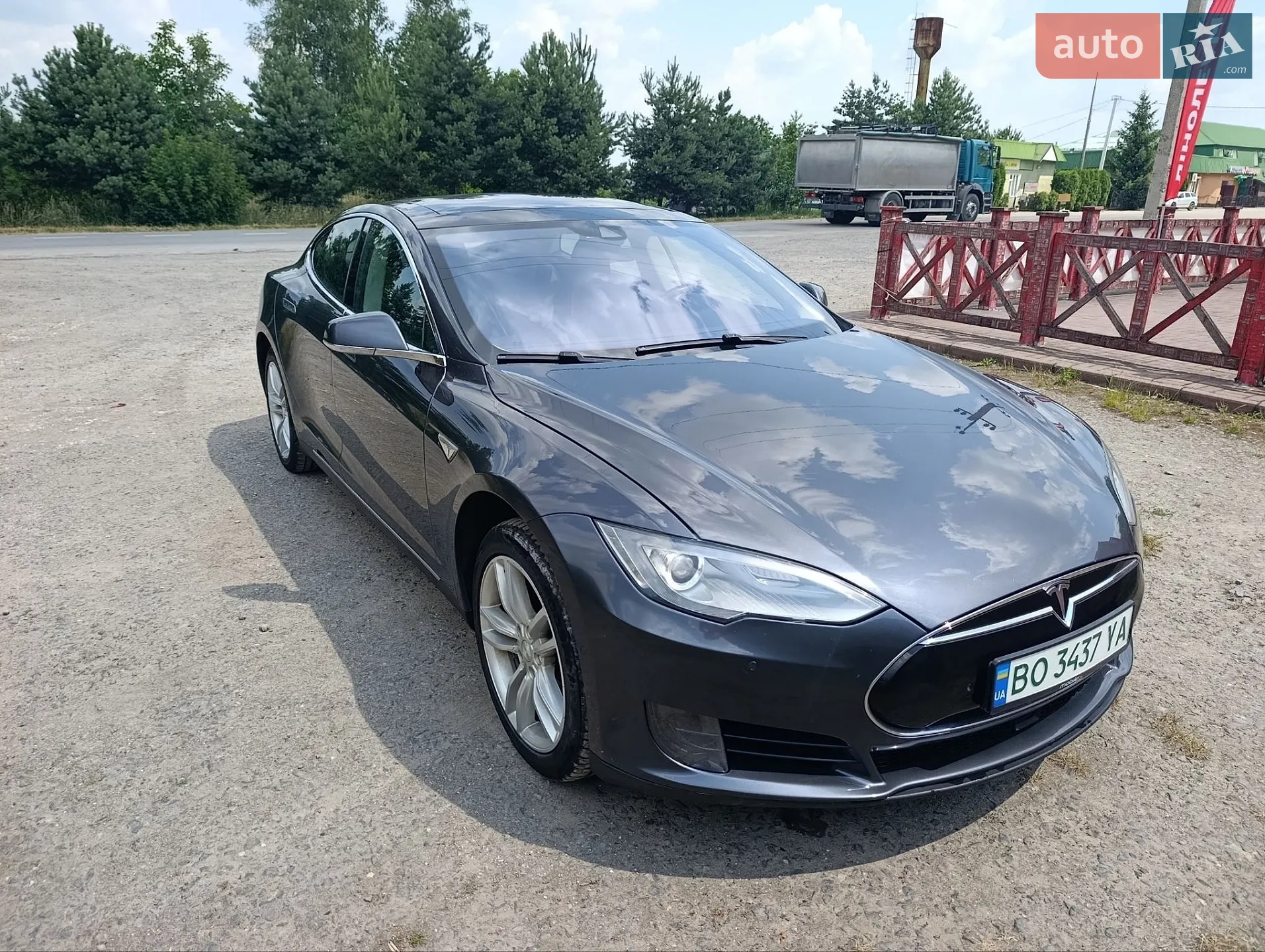 Tesla Model S, 2015