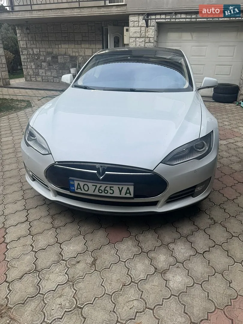 Tesla Model S, 2014