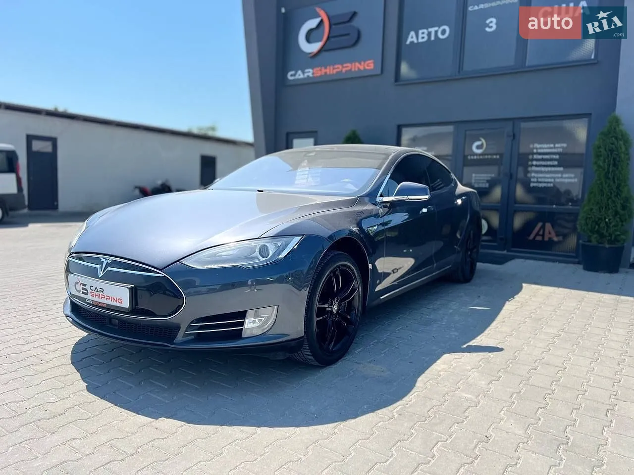 Tesla Model S, 2015