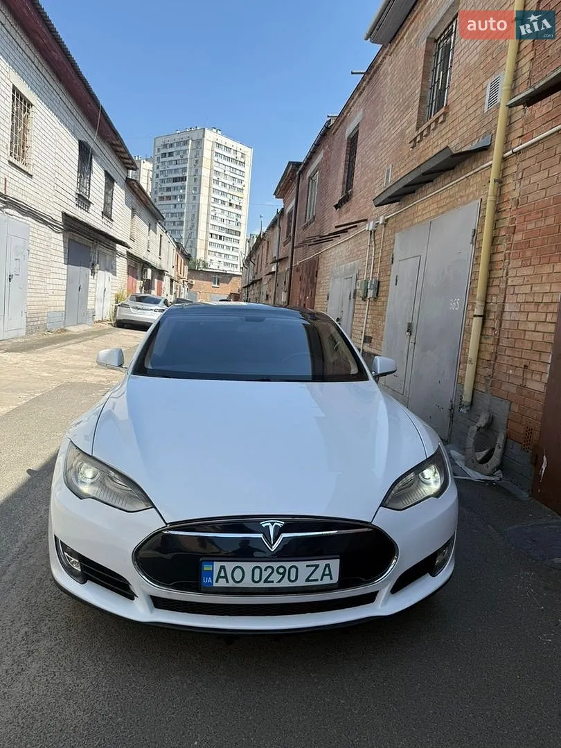 Tesla Model S, 2013