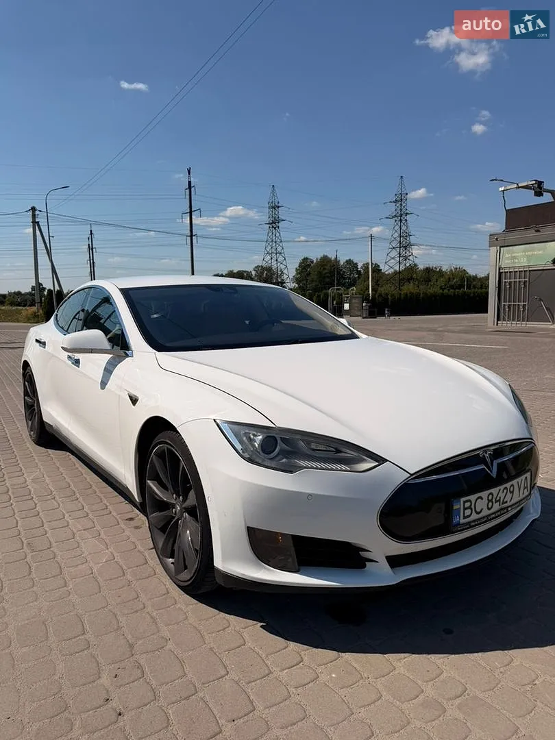 Tesla Model S, 2015