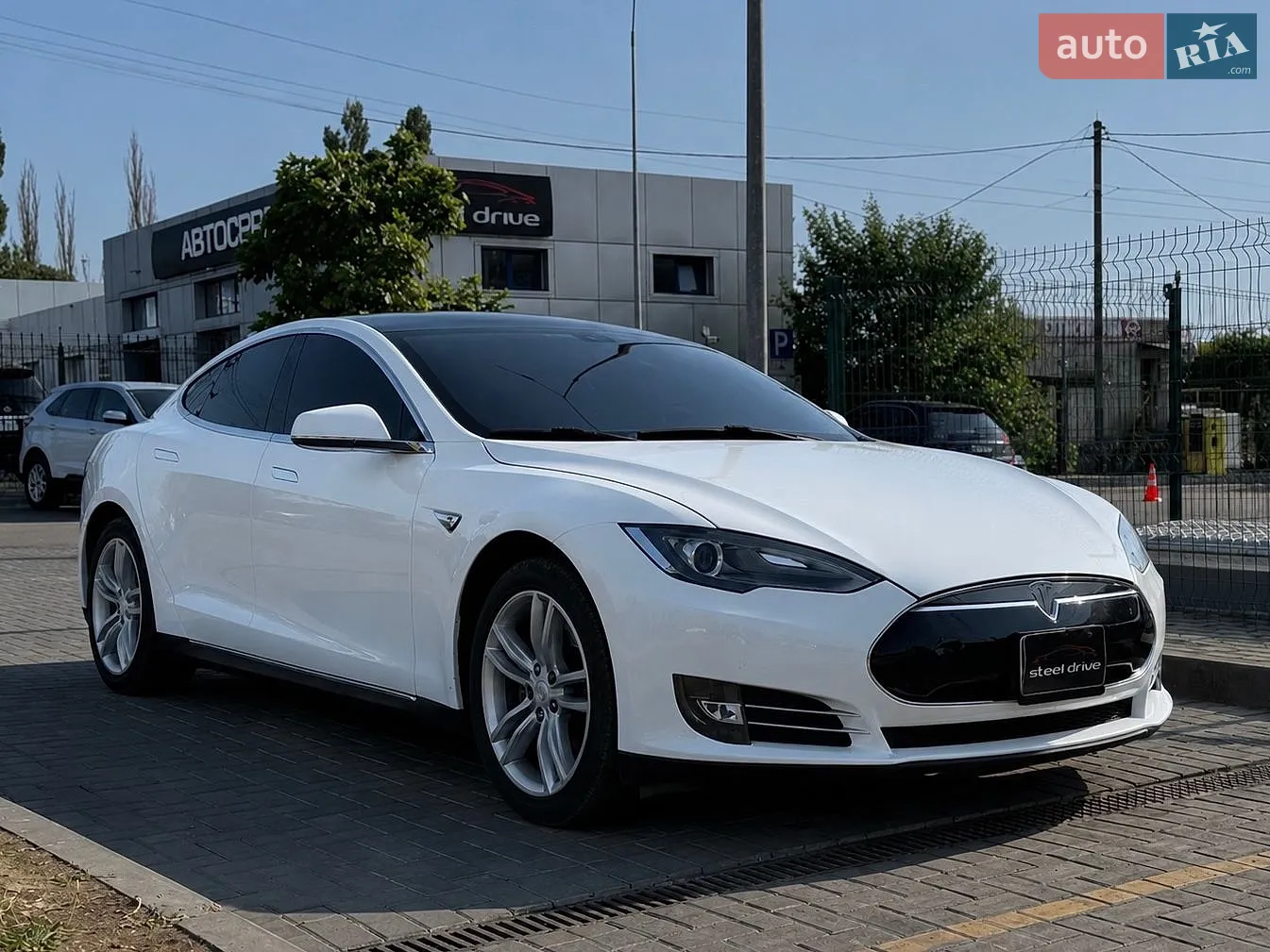 Tesla Model S, 2014